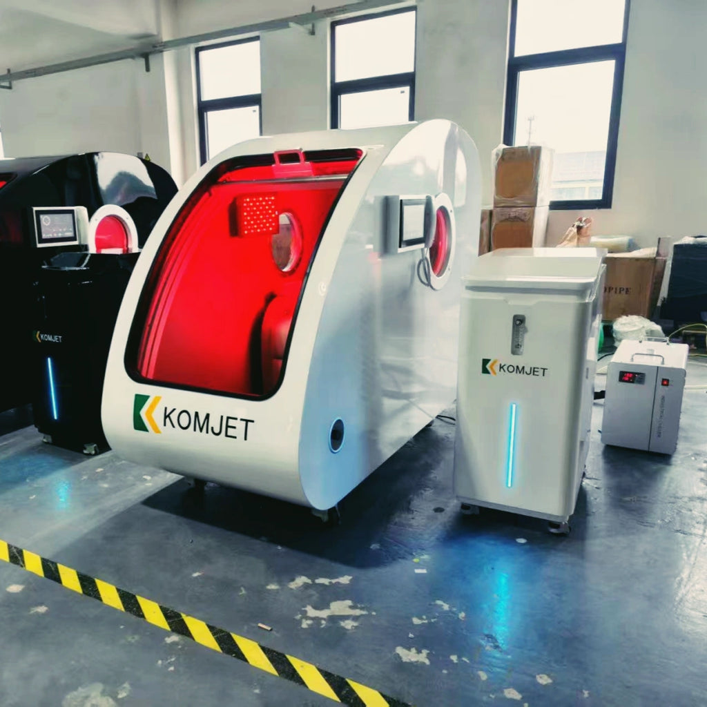 Komjet whale chamber with redlight